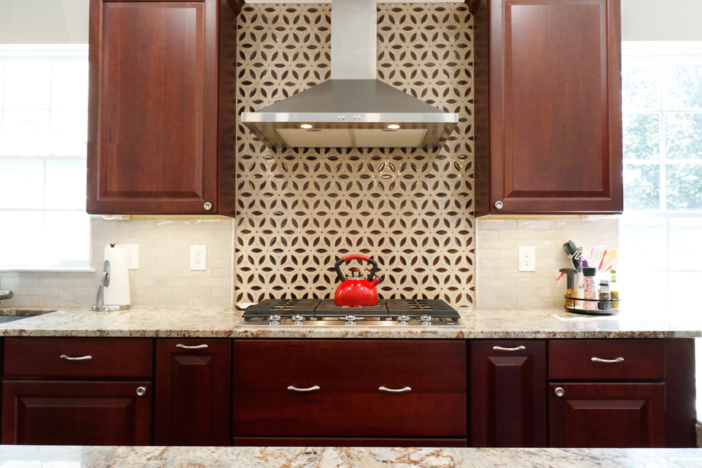 Howell NJ Kitchen Remodel – Range with Accent Backsplash and Vent Hood
