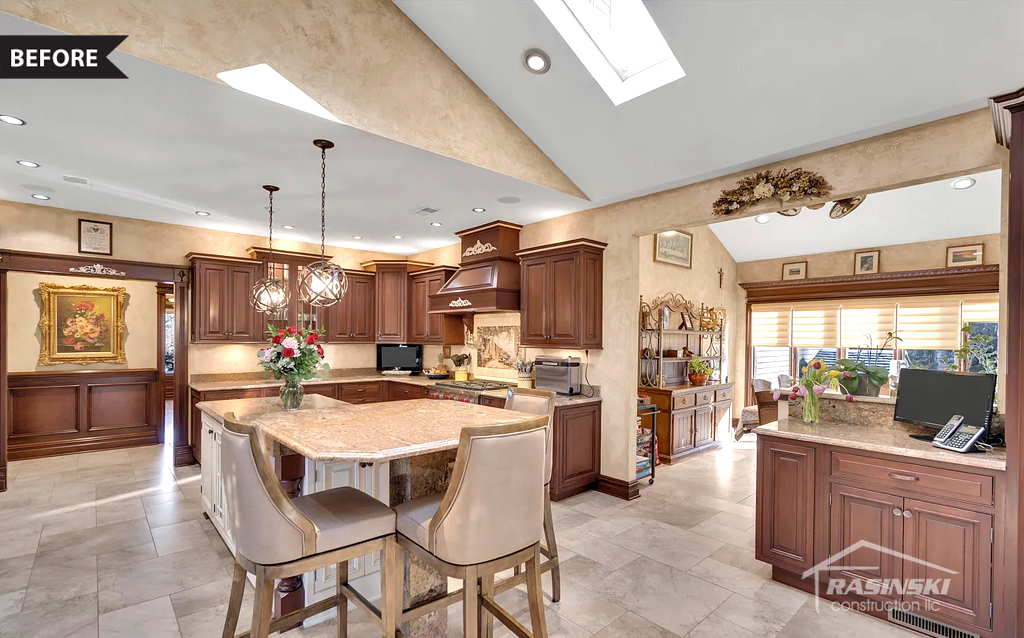 Kitchen before Rasinksi Construction completed the remodel